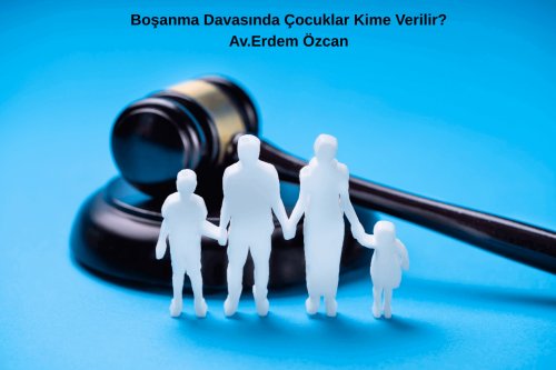 Boşanma Davasında Çocuklar Kime Verilir? | Velayet Kararı Görseli Boşanma davasında çocukların kime verileceğini anlatan, anne, baba ve çocuk figürlü hukuk temalı görsel